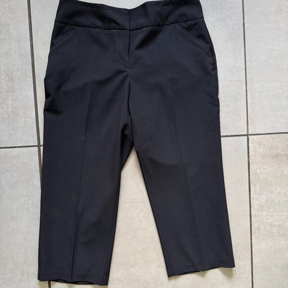 Nicole Miller Pants - 🔥 4 for $20 DEAL 🔥 Nicole Miller Black Dress Shorts Women’s Size 6